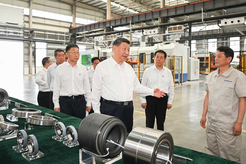 习近平在河南考察时强调  坚定信心推动高质量发展高效能治理  奋力谱写中原大地推进中国式现代化新篇章